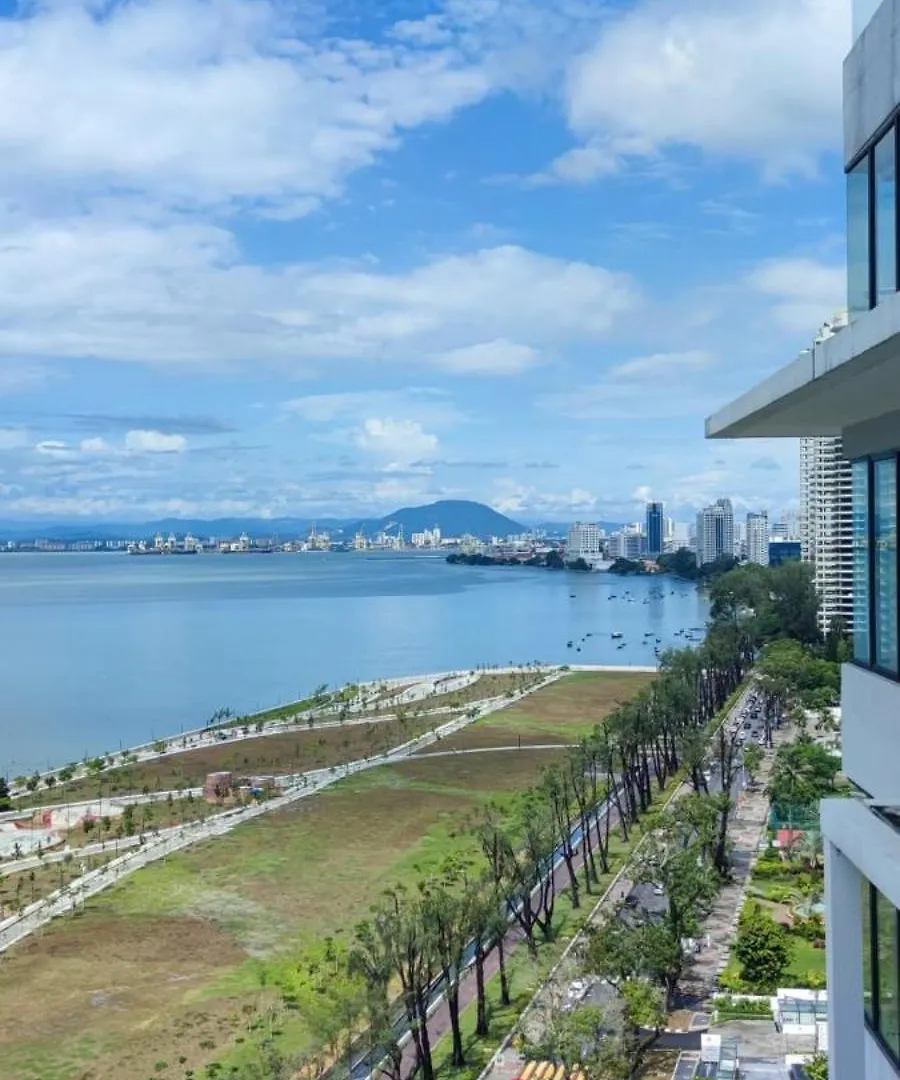Rumahku Gurney With 270 Degree Sea View George Town Apartment